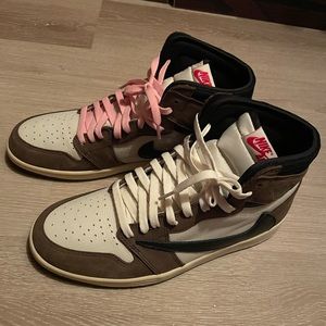 Travis Scott Jordan 1s